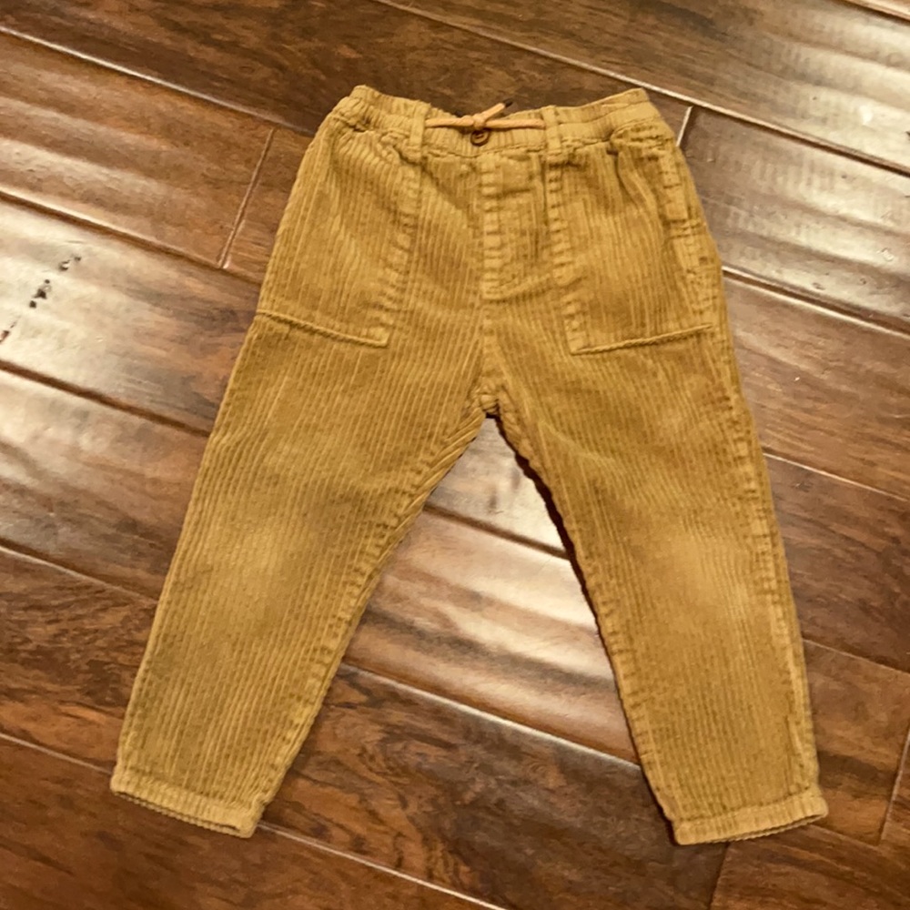 Zara corduroy pants Boys size 4-5 years like new